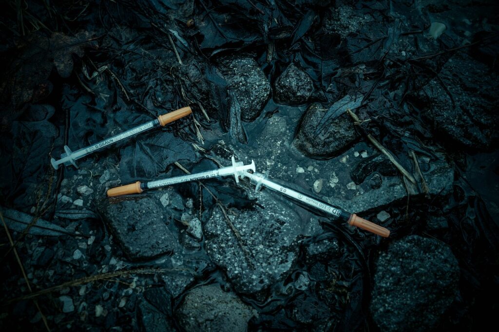 drugs, injection, trash-7018171.jpg