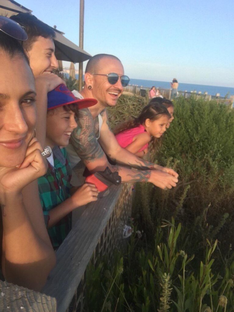 La última foto de Chester Bennington en familia 
