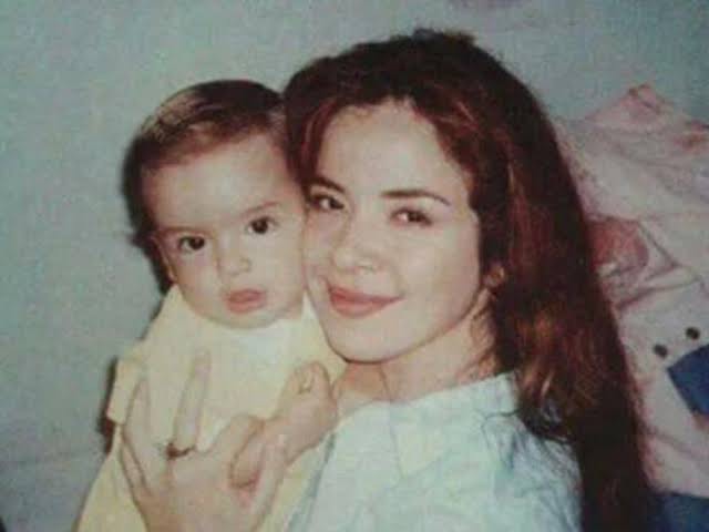 Gloria Trevi con Ana Dalay su bebe fallecida 