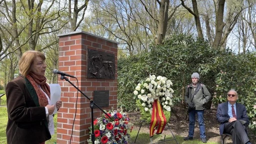 Barbara Brix historiadora da conferencias acerca de su historia que la relaciona con el holocausto 