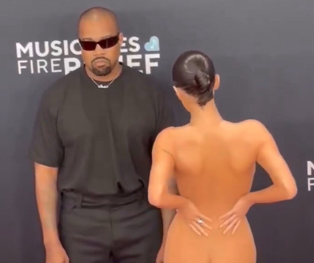 Kanye West y su esposa 