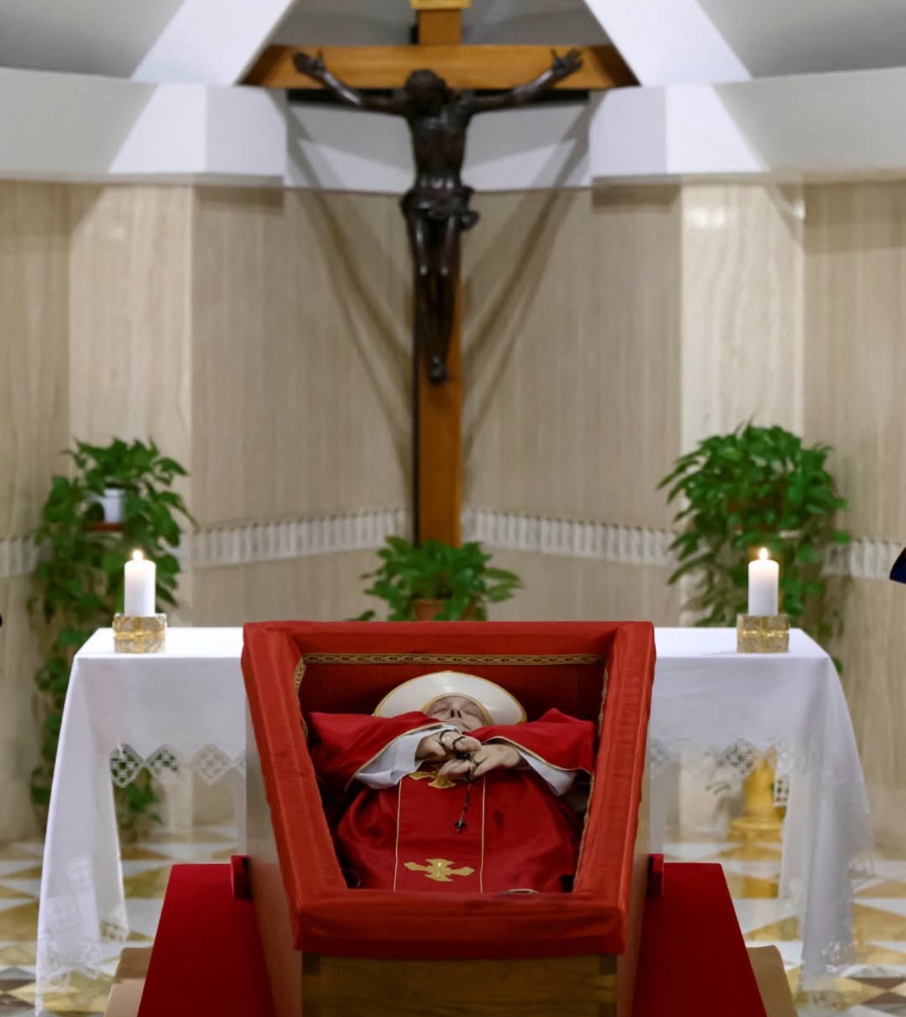 El Papa Francisco en ataúd misa solemne