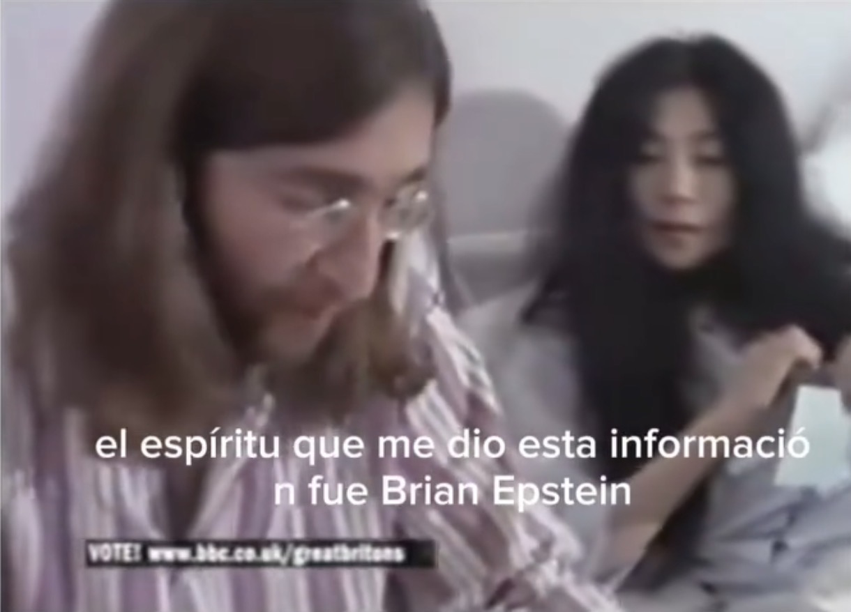 Yoko Ono Y John Lennon leyendo cartas de fans